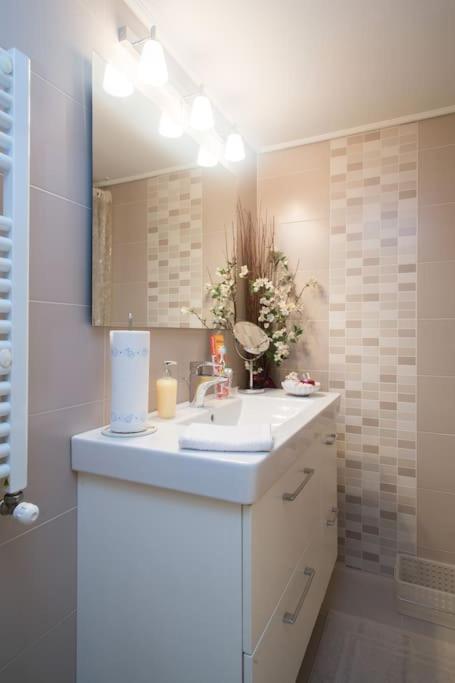 Top-Rated 1-Bedroom Apartment In The Heart Of Atena Exterior foto